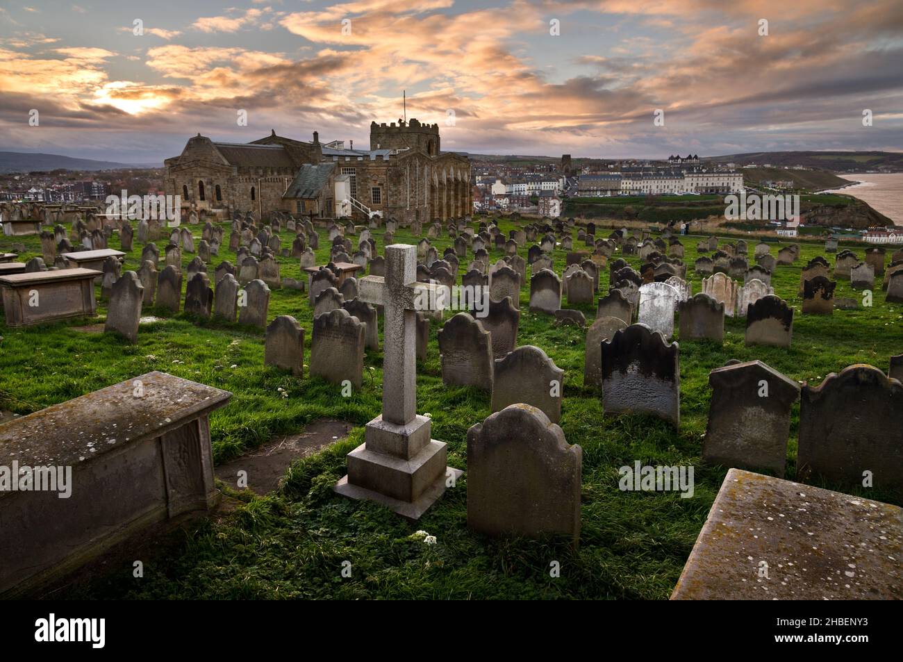 Ein später Nachmittag im Winter Blick über Whitby von der historischen St Mary's Church, Whitby, North Yorkshire, Großbritannien Stockfoto