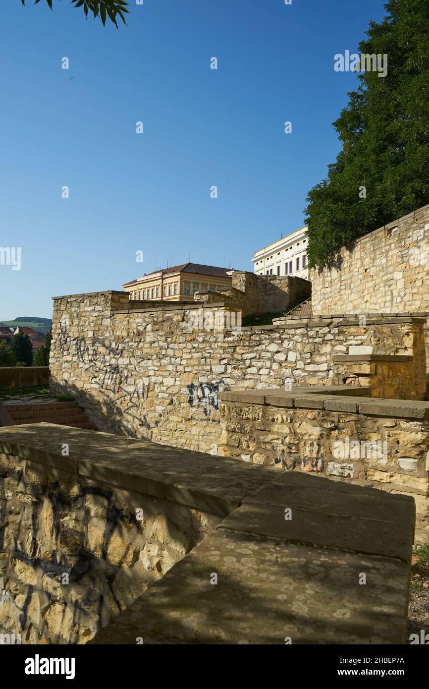 Litomerice, Tschechische Republik - 9. September 2021 - die Außenmauer von José Rizal am Nachmittag Stockfoto