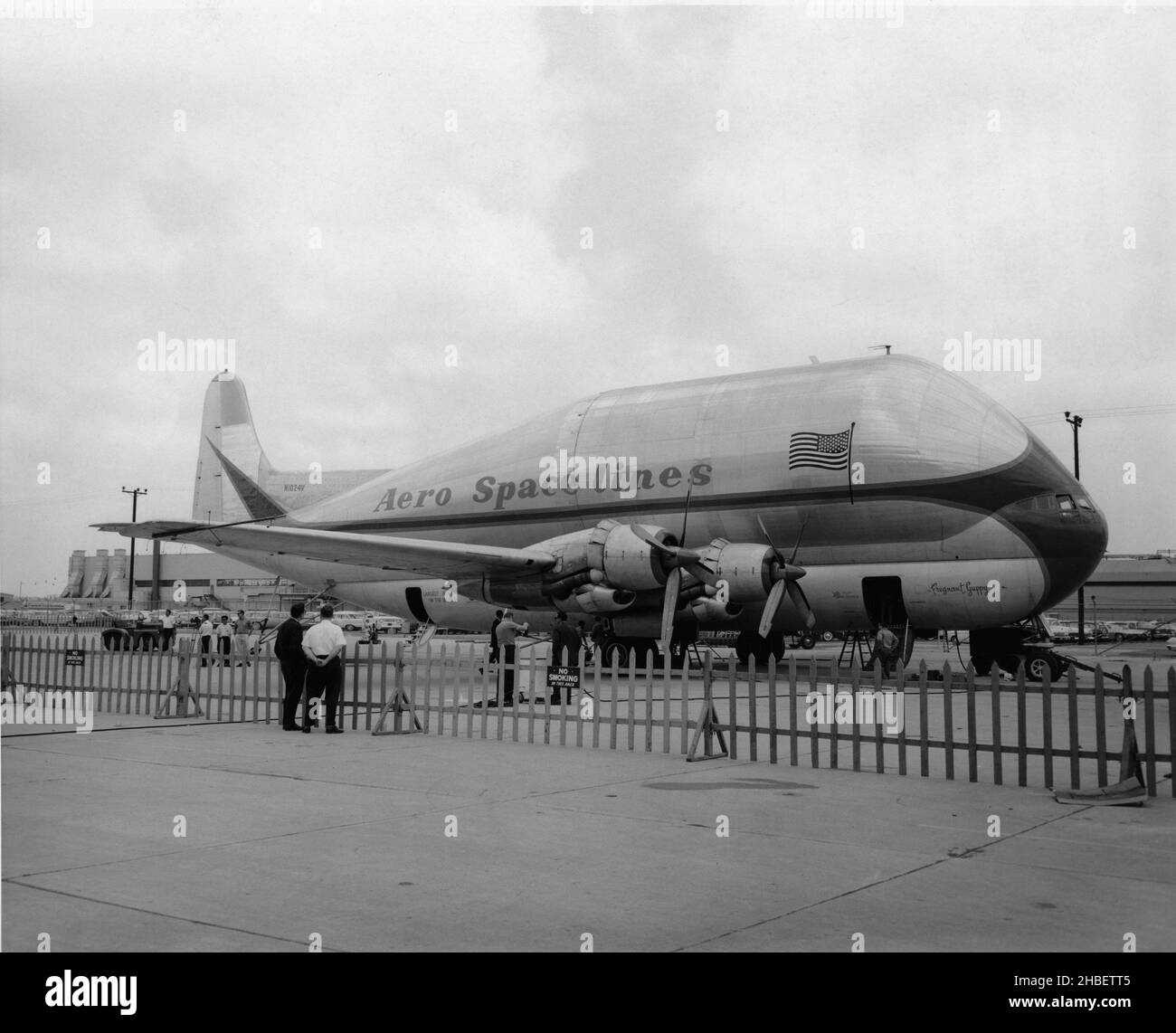 Aero Space Lines - Schwangere Guppy sitzt auf dem Asphalt. Verwendet, um übergroße Fracht für die NASA für das Apollo-Programm zu bewegen Stockfoto