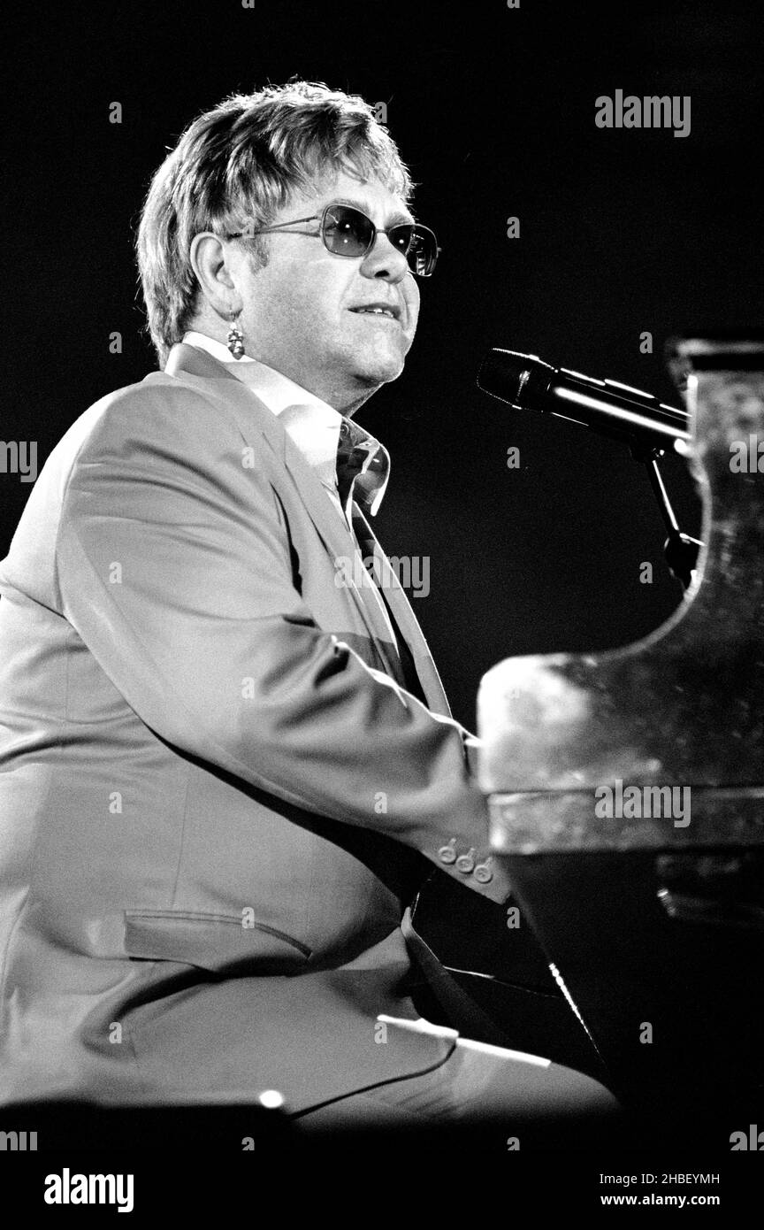 Verona Italien , 08. September 2001 ,der Sänger Elton John während des Konzerts, Finale der Festivalbar 2001 in der Arena von Verona Stockfoto