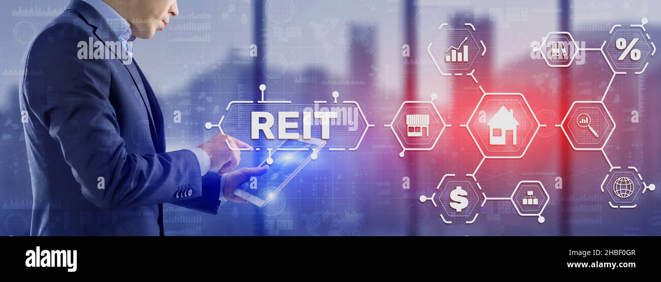 REIT. Immobilieninvestition Vertrauen. Finanzmarkt. Drücken Sie die Taste auf dem Bildschirm von Hand. Stockfoto