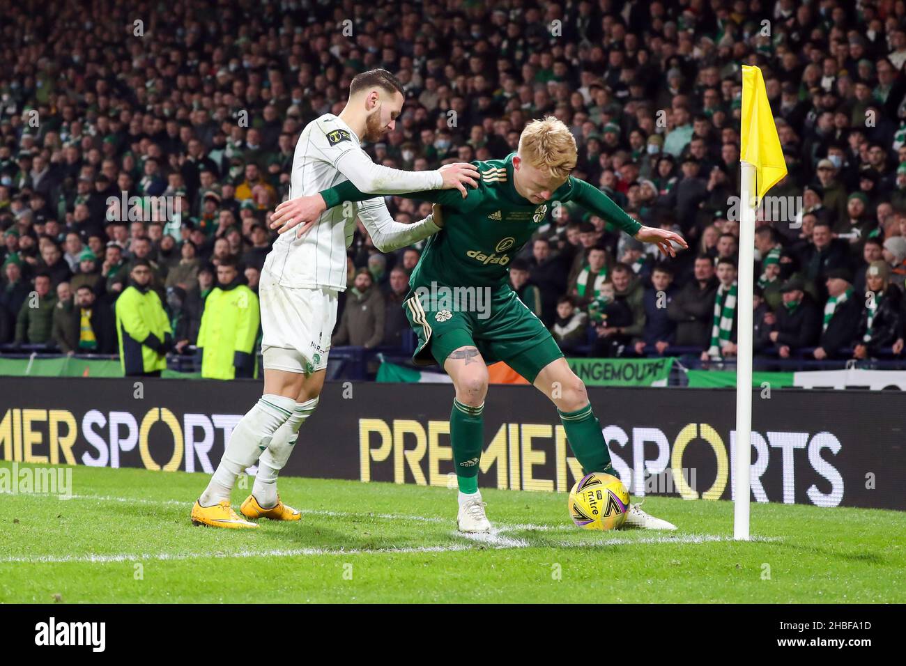 Glasgow, Großbritannien. 20th Dez 2021. Das Premier Sports Cup Finale (früher bekannt als der Scottish League Cup) wurde im Hampden Park, Glasgow, zwischen Hibernian FC und Celtic FC ausgetragen. Das Spiel wurde vor maximal 50.000 Zuschauern ausgetragen. Kredit: Findlay/Alamy Live Nachrichten Stockfoto