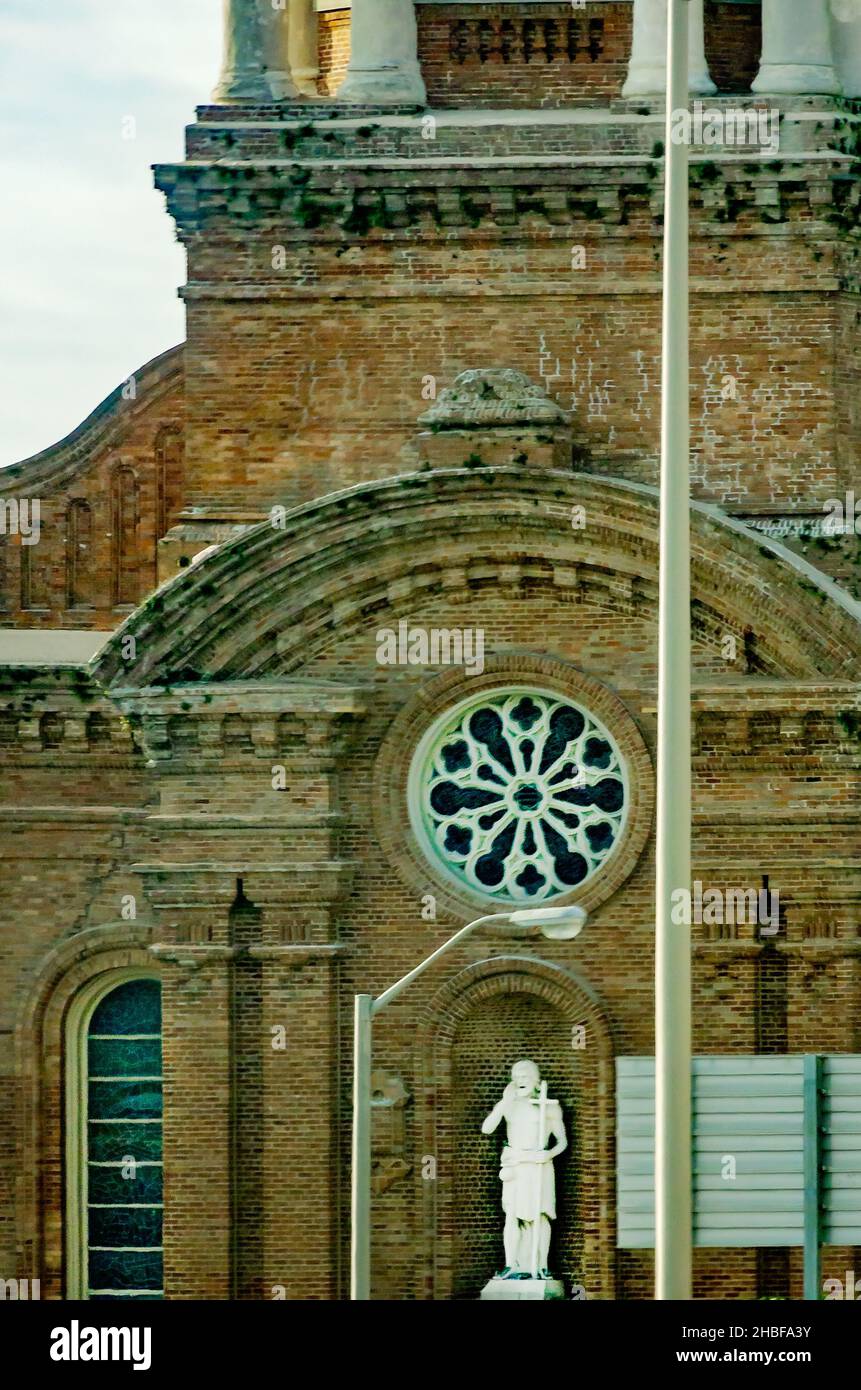 Die St. John the Baptist Catholic Church ist am 13. Dezember 2021 in New Orleans, Louisiana, abgebildet. Stockfoto