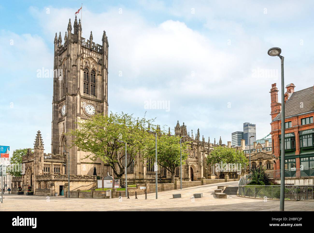 Die Manchester Cathedral ist eine mittelalterliche Kirche in der Victoria Street im Zentrum von Manchester. Stockfoto
