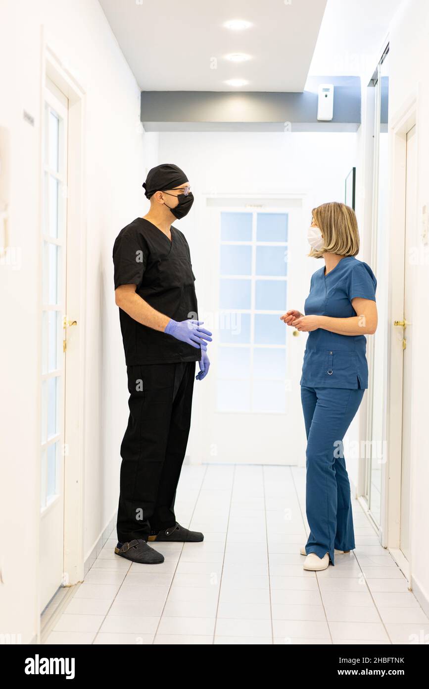 Männliche und weibliche Ärzte im Krankenhaus, Qualität Foto Stockfoto