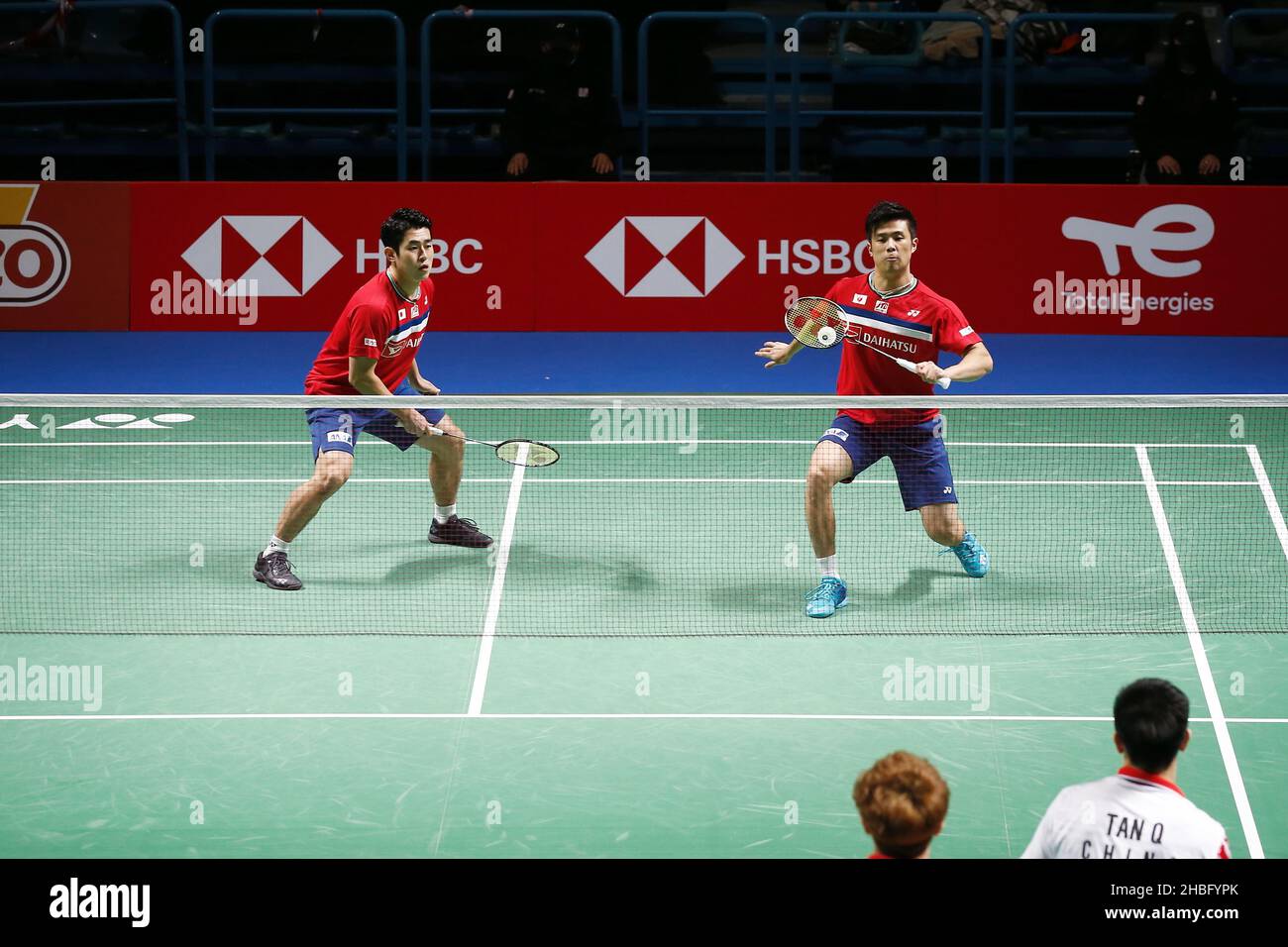 Huelva, Spanien. 19th Dez 2021. (L-R) Takuro Hoki, Yugo Kobayashi (JPN) Badminton : Japan-Paar während des Mens-Doppelfinalspiels gegen China-Paar auf der BWF 'TotalEnergies BWF World Championships 2021' im Palacio de Los Deportes Carolina Marin in Huelva, Spanien . Quelle: Mutsu Kawamori/AFLO/Alamy Live News Stockfoto