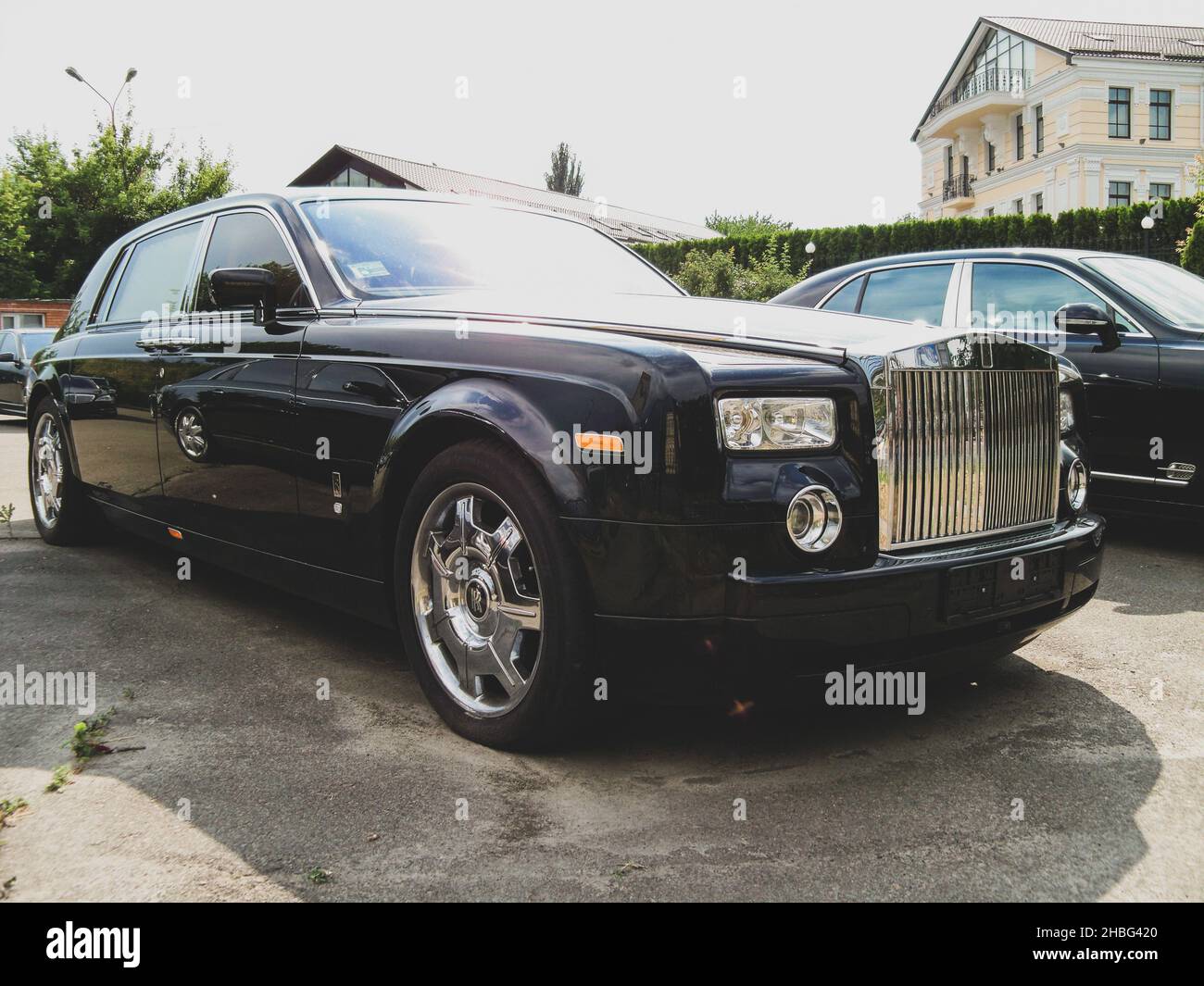 Kiew, Ukraine - 12. Juni 2011: Rolls-Royce Phantom EWB in der Stadt. Luxuswagen der Premium-Klasse Stockfoto