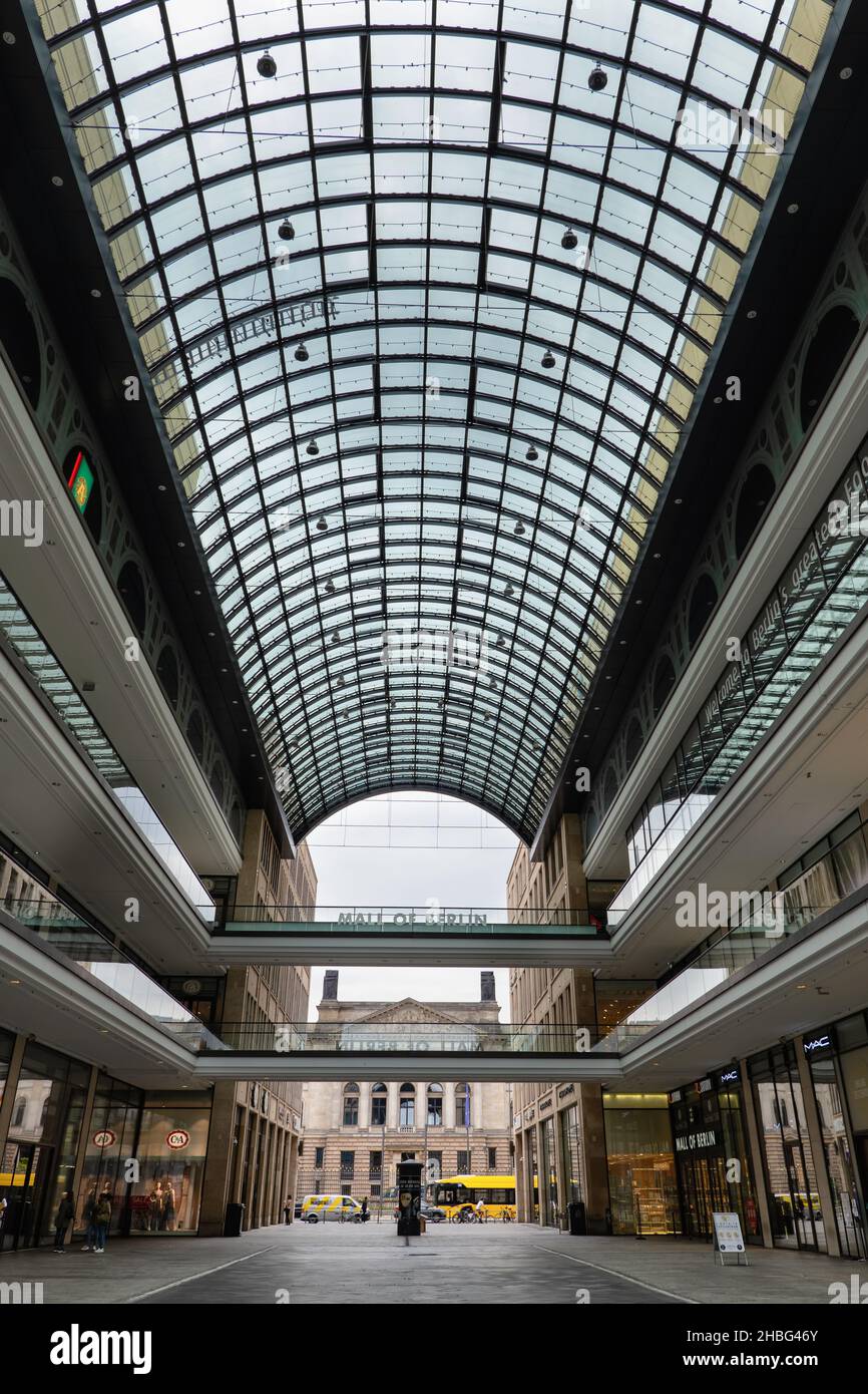 LP12 Mall of Berlin am Leipziger Platz, einem Einkaufszentrum in der Stadt Berlin, Deutschland. Stockfoto