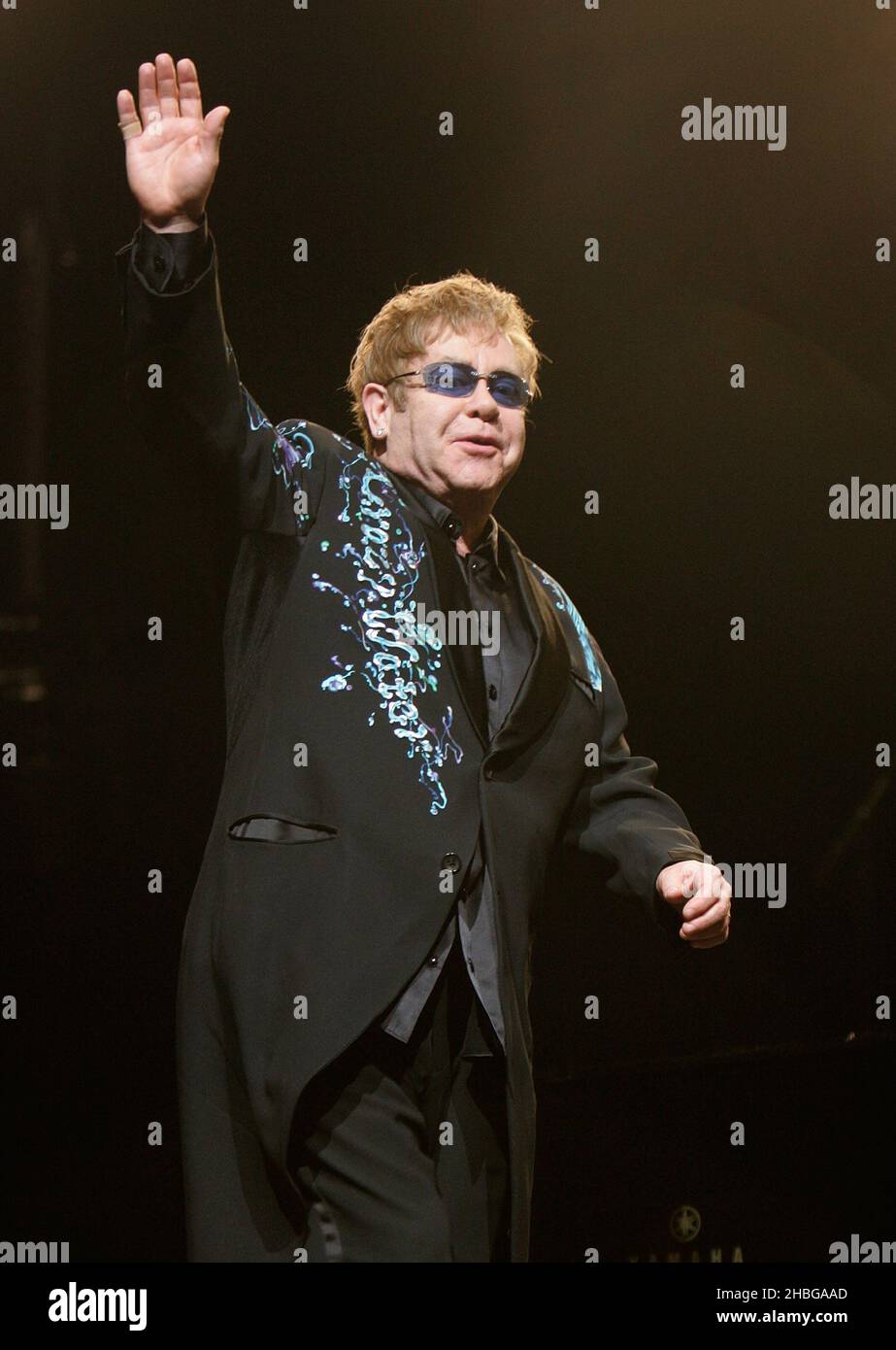 Sir Elton John tritt am Royal Opera House, Covent Garden London, auf Stockfoto