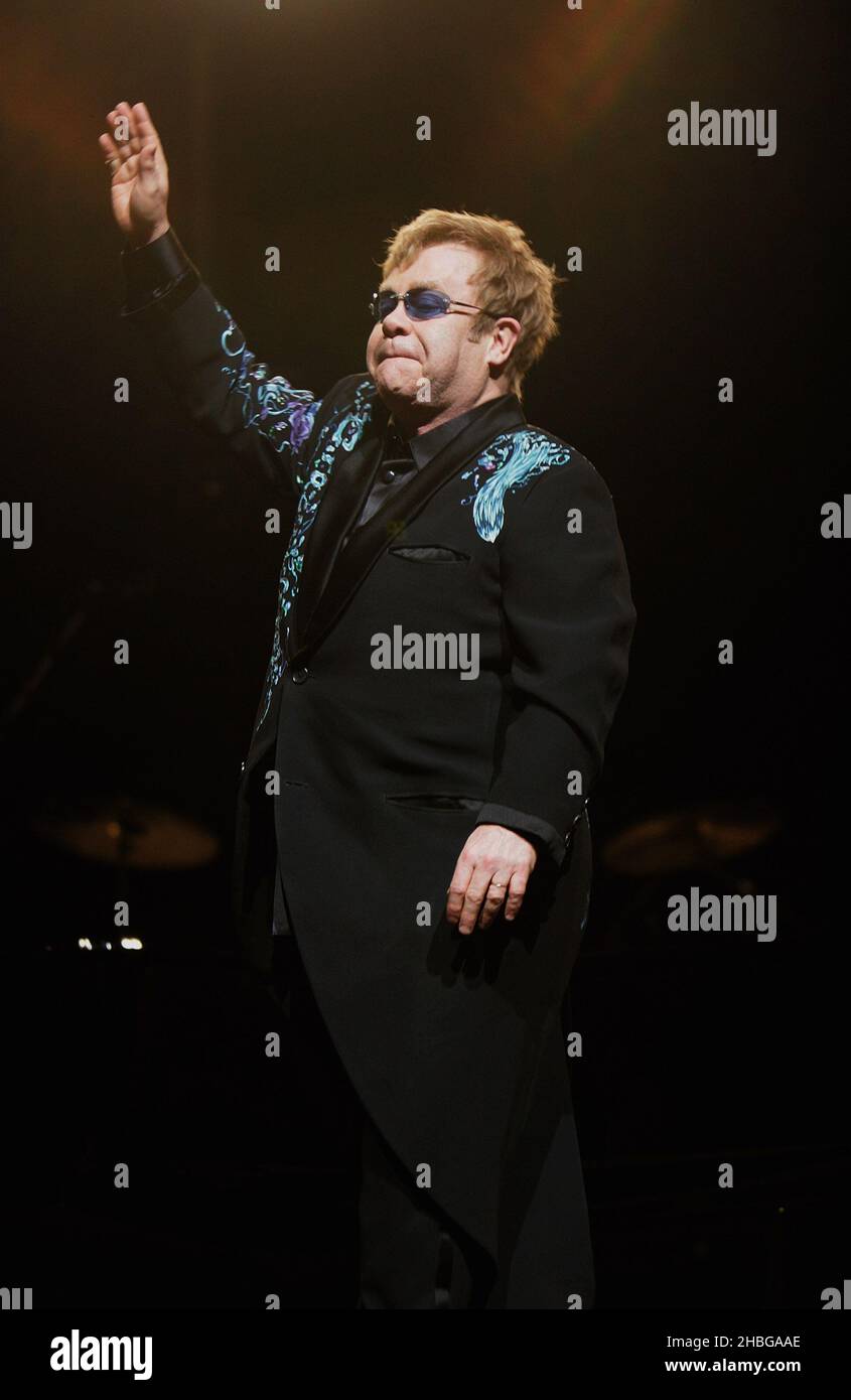 Sir Elton John tritt am Royal Opera House, Covent Garden London, auf Stockfoto