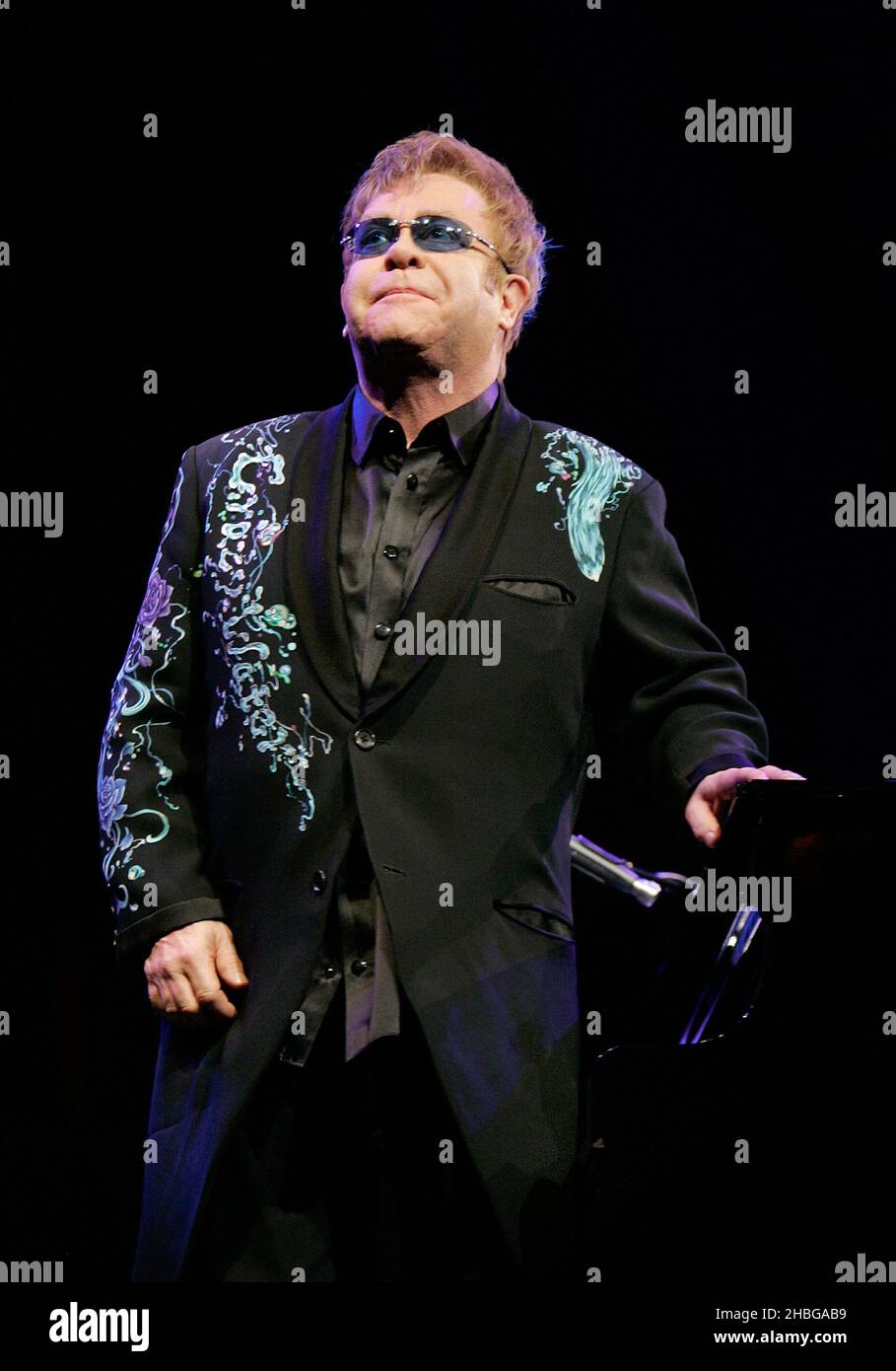 Sir Elton John tritt am Royal Opera House, Covent Garden London, auf Stockfoto