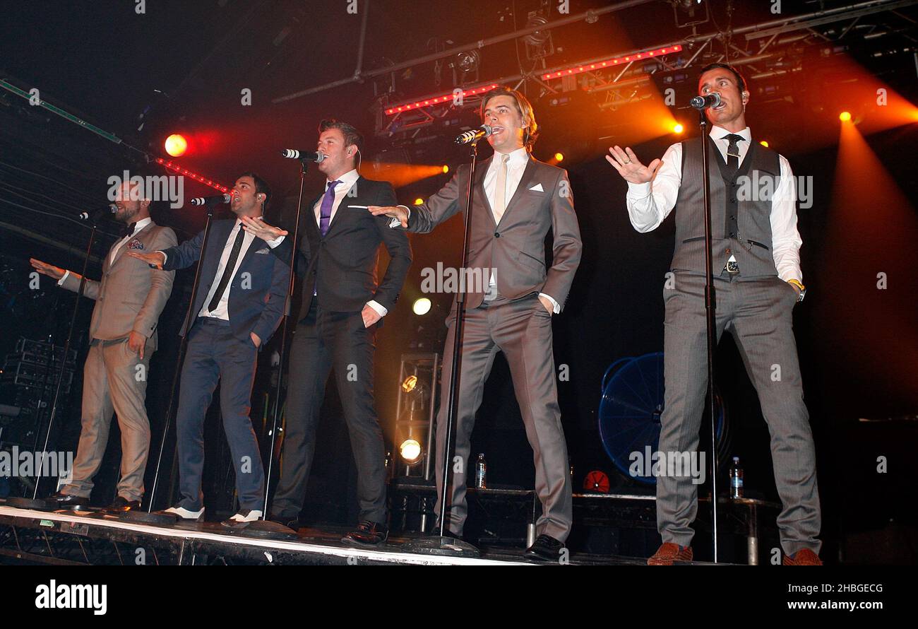 L-R Lachie, Mark, Darren, Mike, Timmy der Obertöne treten im G-A-Y Heaven, London auf Stockfoto