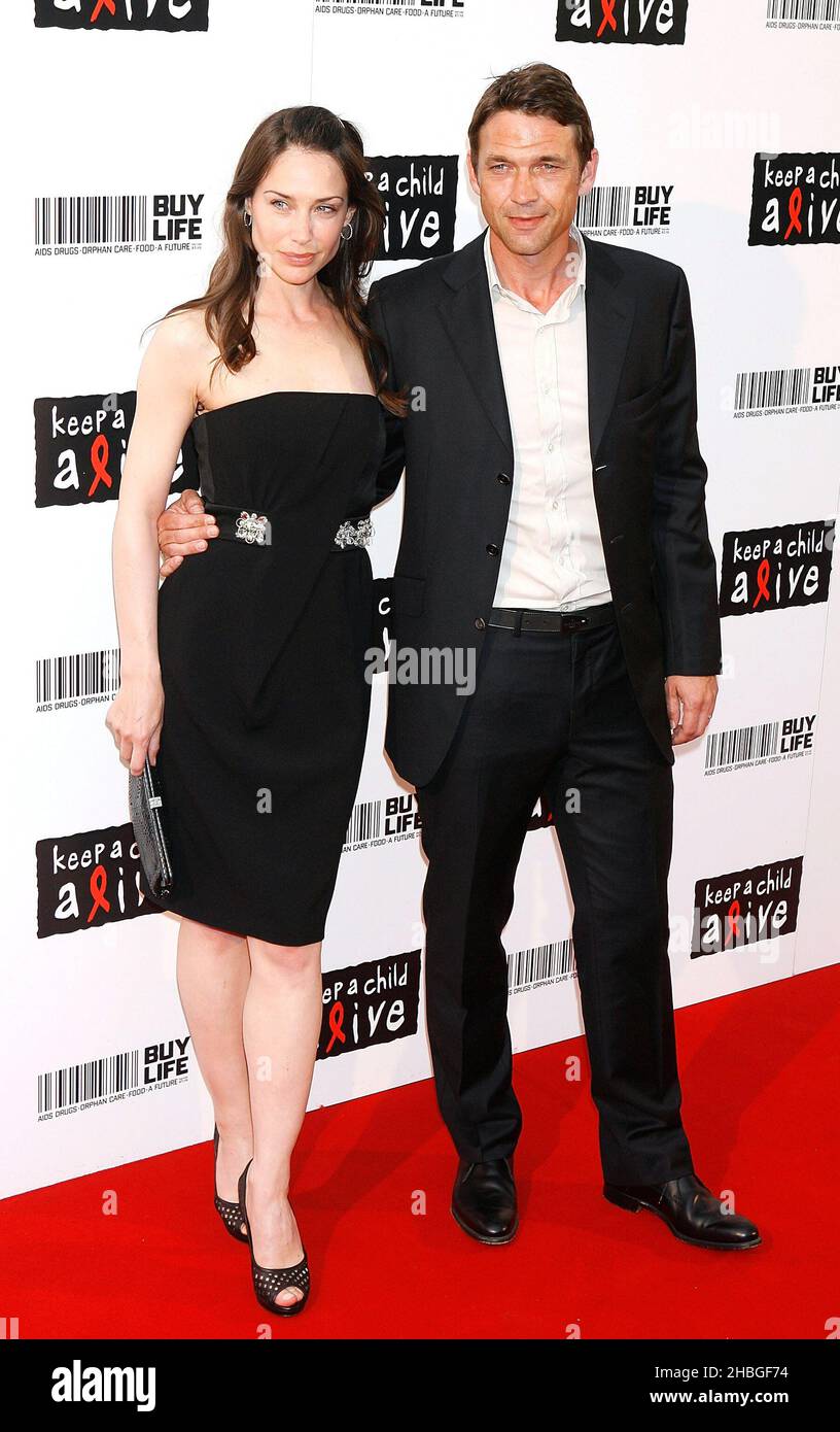 Dougrey Scott und Claire Forlani kommen am „Keep A Child Alive“ Black Ball im Roundhouse in London an Stockfoto