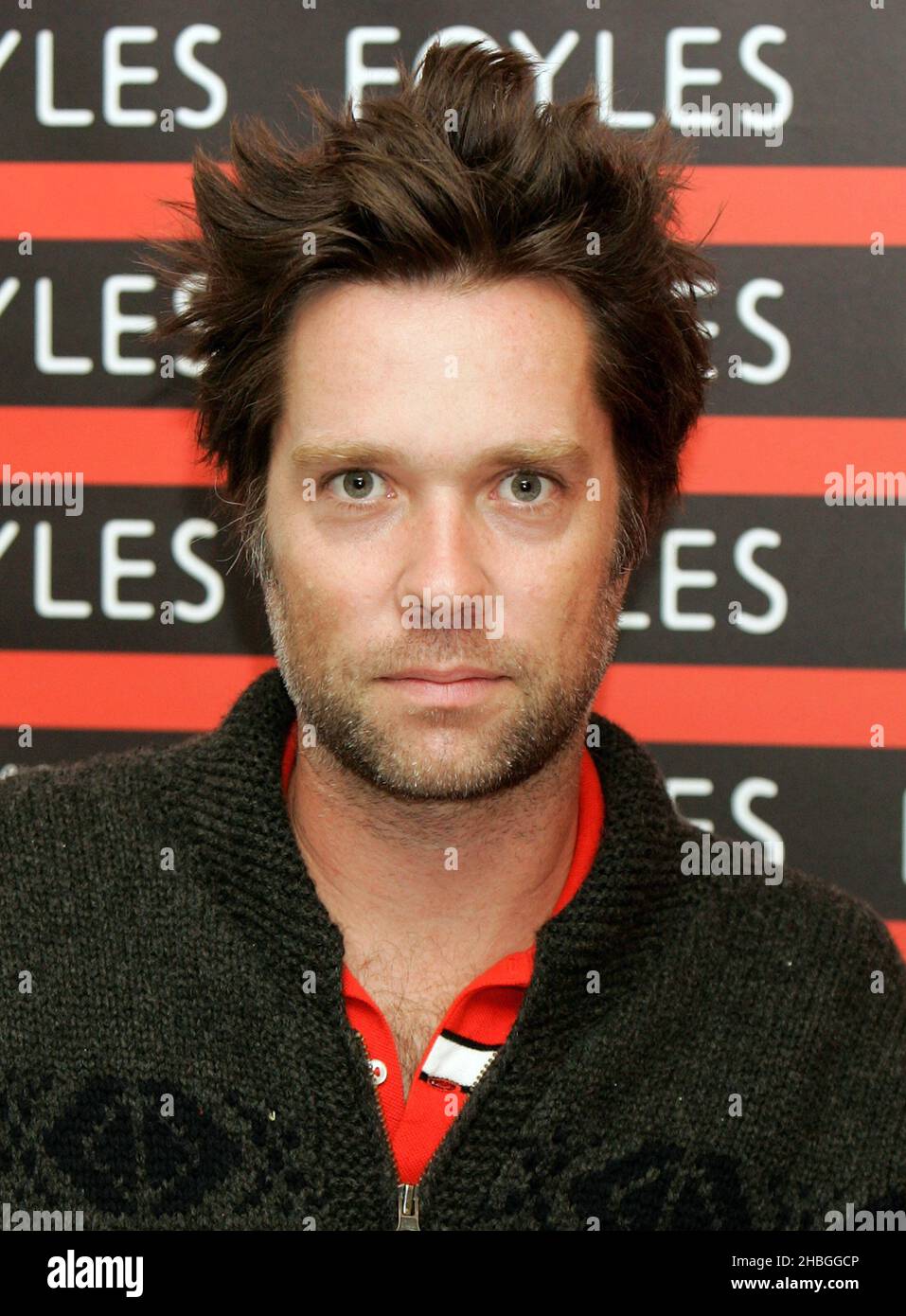 Rufus Wainwright signiert Kopien des neuen Buches „A Day in the Life of Rufus Wainwright“ in Foyles, Charing Cross Road im Zentrum von London. Stockfoto