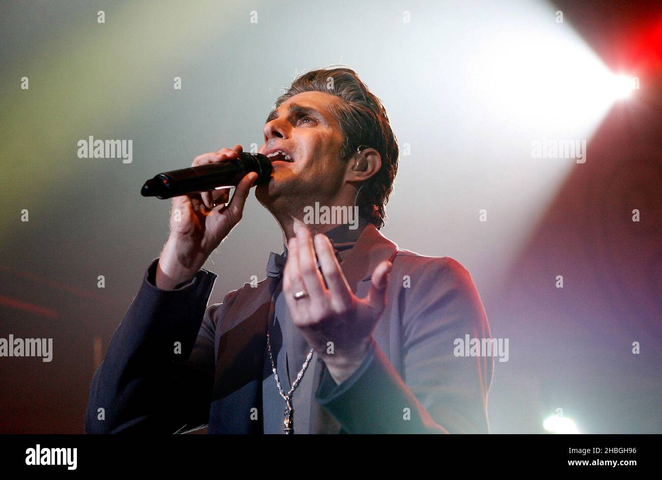 Perry Farrell von Jane's Addiction tritt auf der Bühne im Koko in London auf. Stockfoto