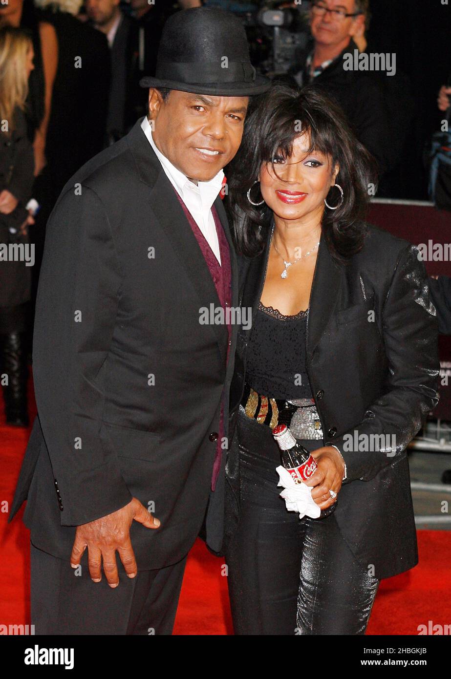 Tito Jackson und Rebbie Jackson kommen zur britischen Premiere von Michael Jackson: The Life of an Icon im Empire Cinema am Leicester Square im Zentrum von London. Stockfoto
