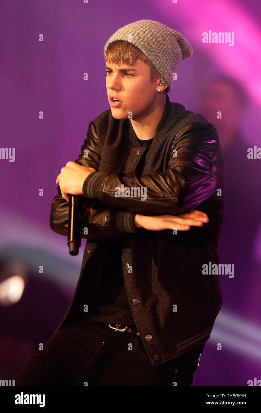 Justin Bieber posiert hinter den Kulissen im Westfield Shopping Centre, West London Stockfoto