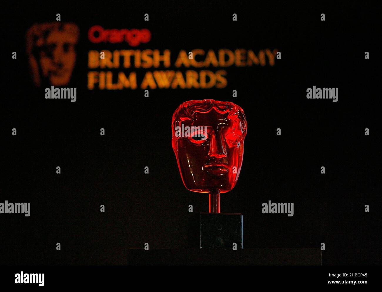 BAFTA-Statue bei den Nominierten der Orange British Academy Film Awards Orange Star Rising bei der BAFTA, London, am 11,2012. Januar. Stockfoto