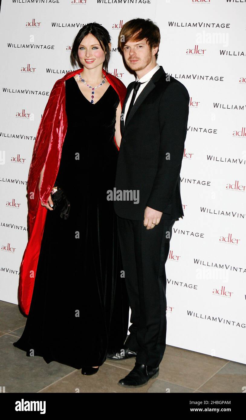 Sophie Ellis Bextor und Richard Jones nahmen an einem privaten Abendessen in der Hansom Hall im St. Pancras Renaissance Hotel in London Teil. Stockfoto