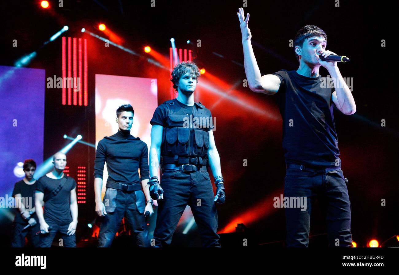 Tom Parker, Jay McGuinness, Siva Kaneswaran und Max George sowie Nathan Sykes von The Wanted treten in der O2 Arena in London auf. Stockfoto