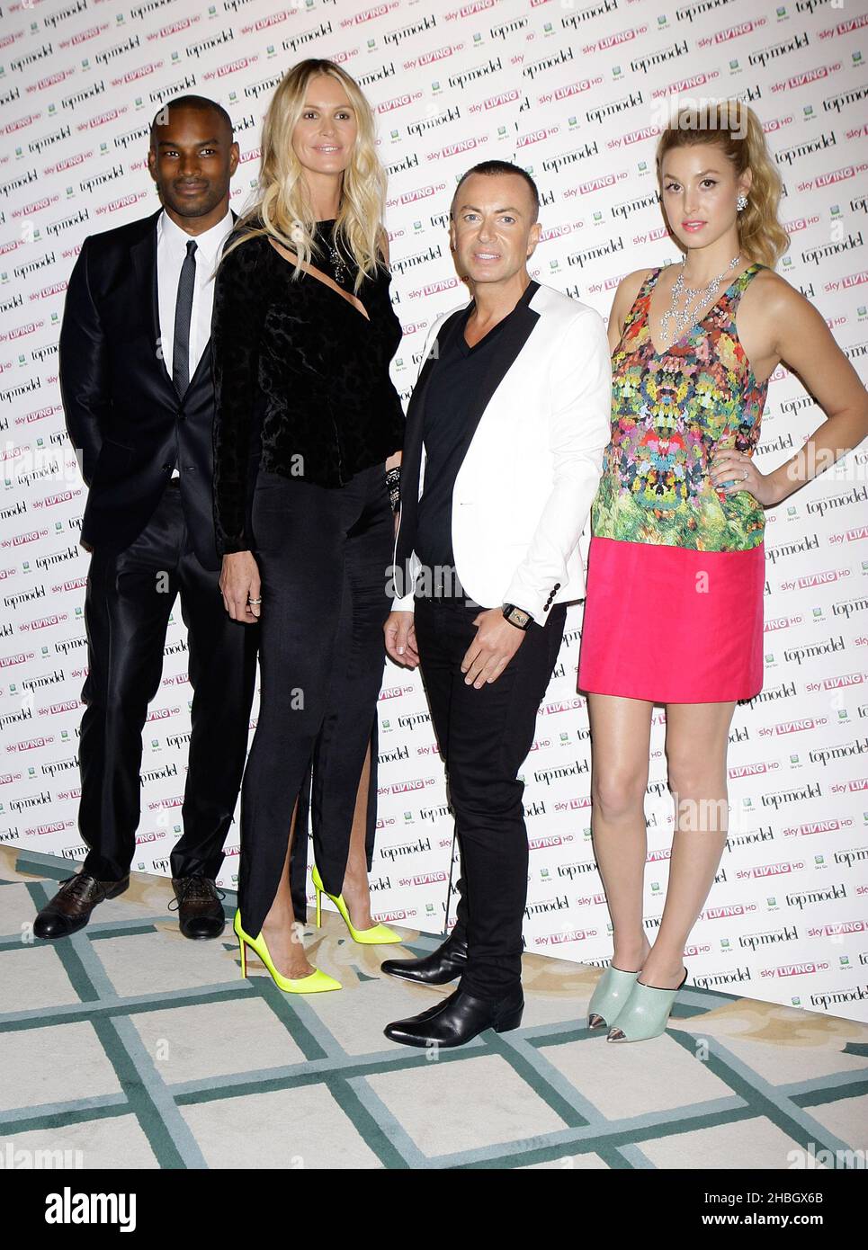 L-R, Tyson Beckford, Elle Macpherson, Julien Macdonald und Whitney Port nehmen am 19. Juni 2012 an der Presseinformation „Next Top Model“ von Großbritannien und Irland in Claridges, London, Teil. Stockfoto