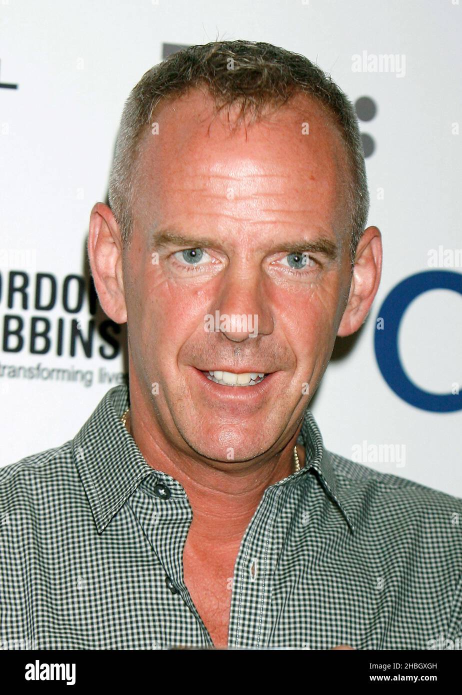 Norman Cook, Fat Boy Slim bei der Ankunft bei den Norduff Robins 02 Silver Clef Awards im Hilton Hotel in London. Alfie Boe bei der Ankunft bei den Nordaff Robins 02 Silver Clef Awards im Hilton Hotel in London. Stockfoto