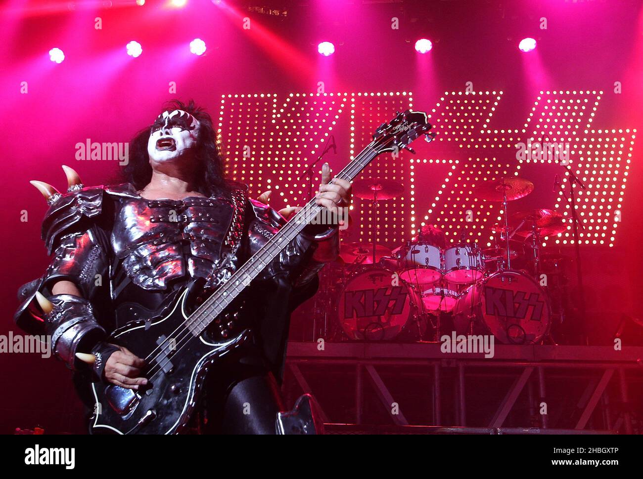 Gene Simmons of Kiss tritt im Rahmen der Wohltätigkeitsorganisation Help for Heroes beim HMV Forum in Kentish Town, London, auf. Stockfoto