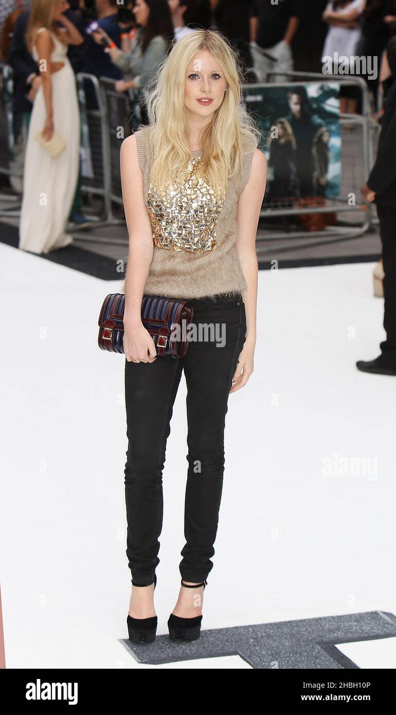 Diana Vickers kommt zur britischen Premiere von Total Recall im Vue West End, London. Stockfoto