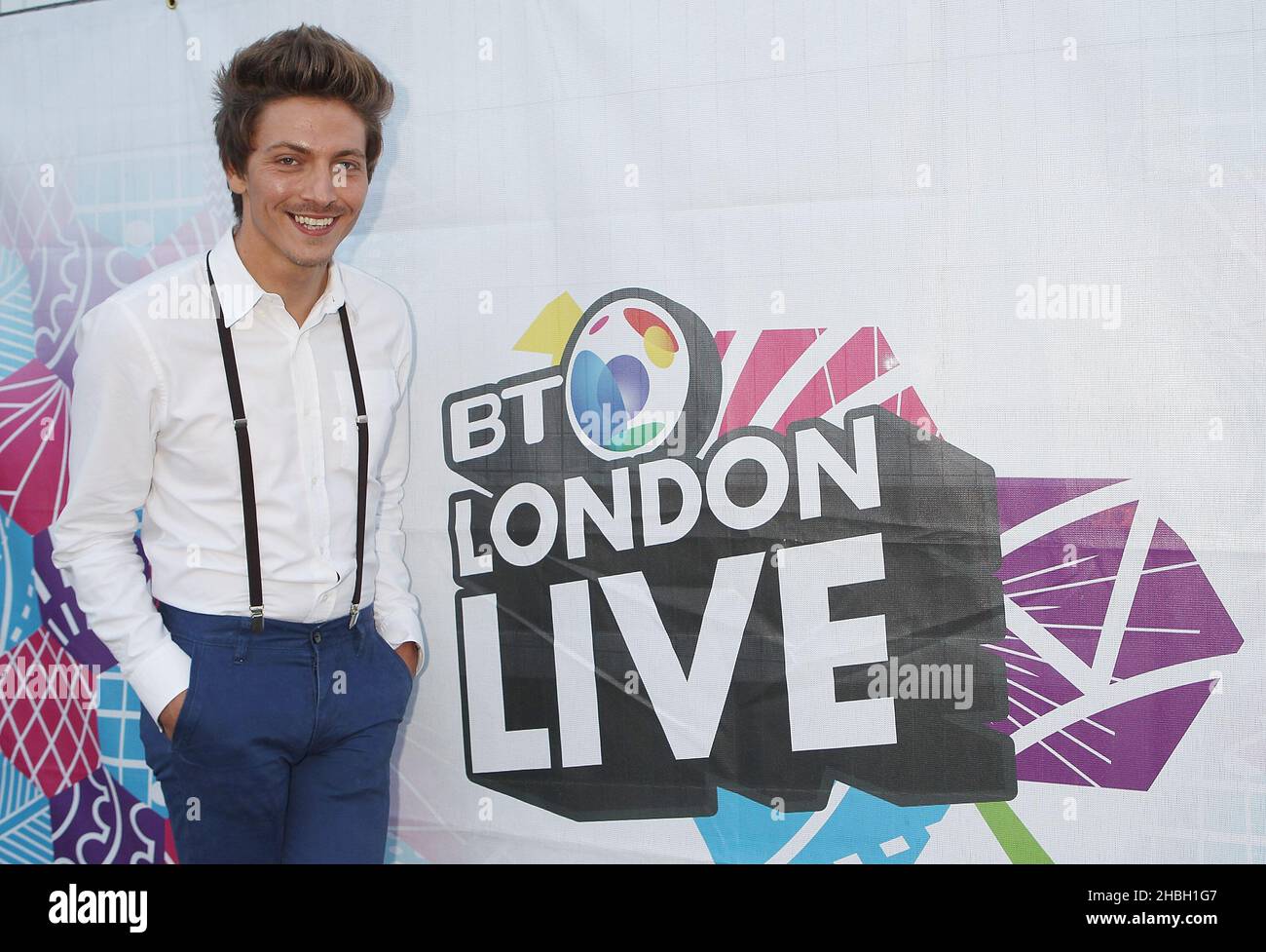 Tyler James, Singer/Songwriter von The Voice, bei der BT London Live Paralympics Opening Ceremony auf dem Trafalgar Square in London. Stockfoto