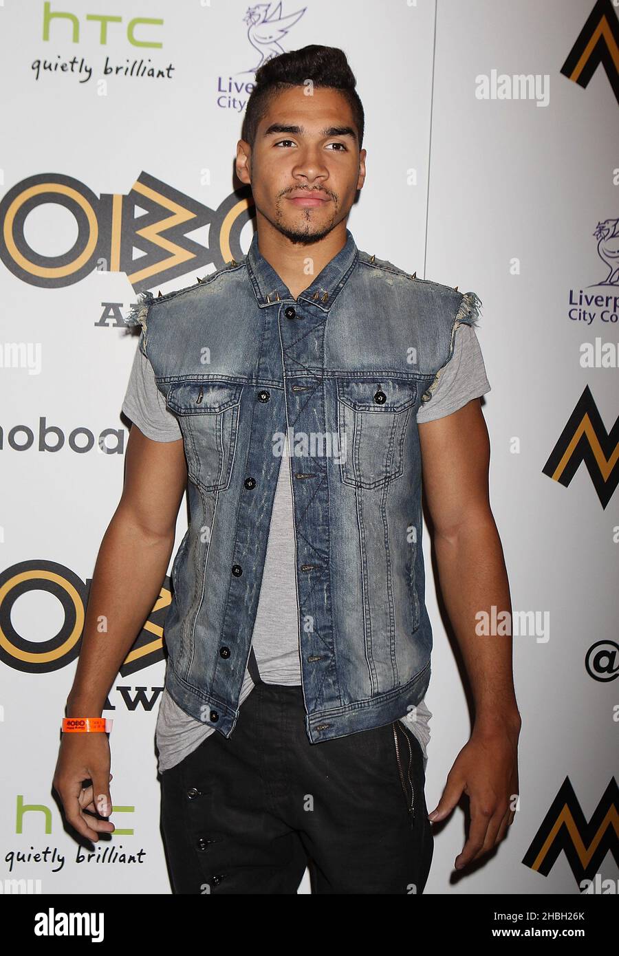 Der Goldmedaillengewinnerin des olympischen Turner Louis Smith bei der Ankunft der Mobo-Nominierungen in Foridita in London. Stockfoto