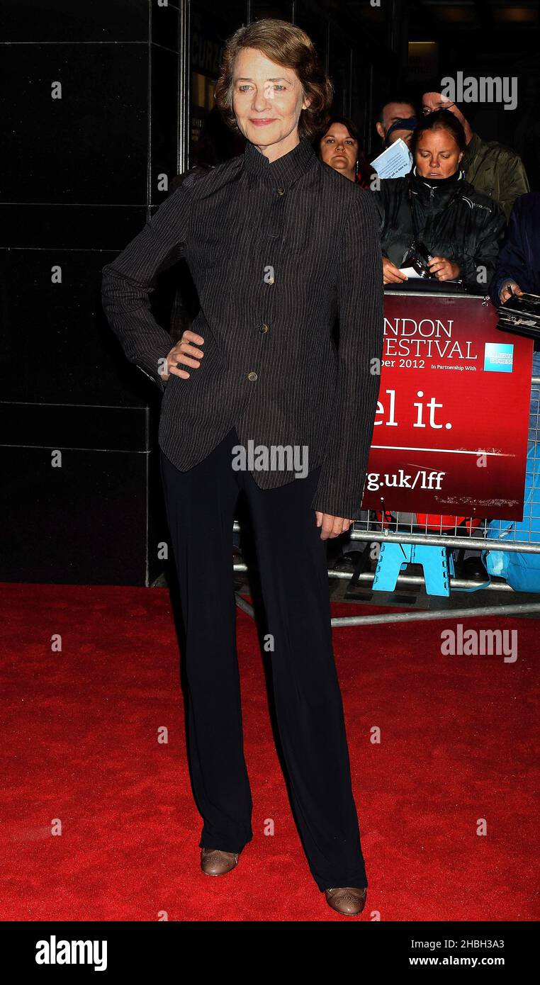 Charlotte Rampling bei der Ankunft beim BFI London Film Festival of I 56th, Anna Premiere im Curzon's Mayfair in London. Stockfoto Charlotte Rampling bei der Ankunft beim BFI London Film Festival of I 56th, Anna Premiere im Curzon's Mayfair in London. Stockfoto