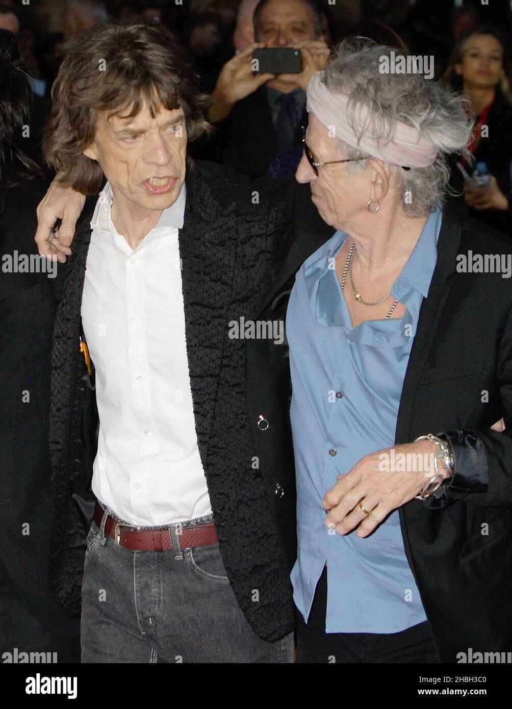 Mick Jagger und Keith Richards von den Rolling Stones bei der Gala-Vorführung des BFI London Film Festival 56th von Crossfire Hurricanes, Odeon Cinema, Leicester Square, London. Stockfoto