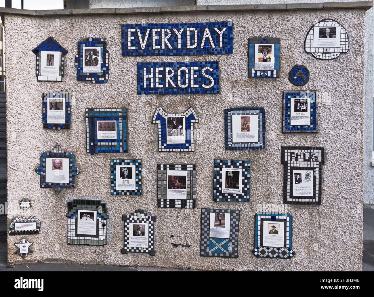 dh Jeden Tag Helden Wand ABERDEEN SCHOTTLAND berühmte Aberdonian Helden Menschen Gedenkmauern Stockfoto