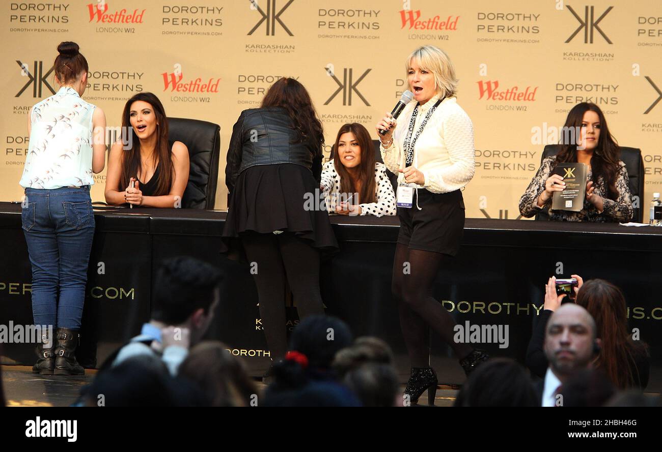 Die Kardashian Sisters, Kim, Kourtney und Khloe starten ihre Kardashian Kollection (exklusiv bei Dorothy Perkins erhältlich) in Westfield White City in West London. Stockfoto