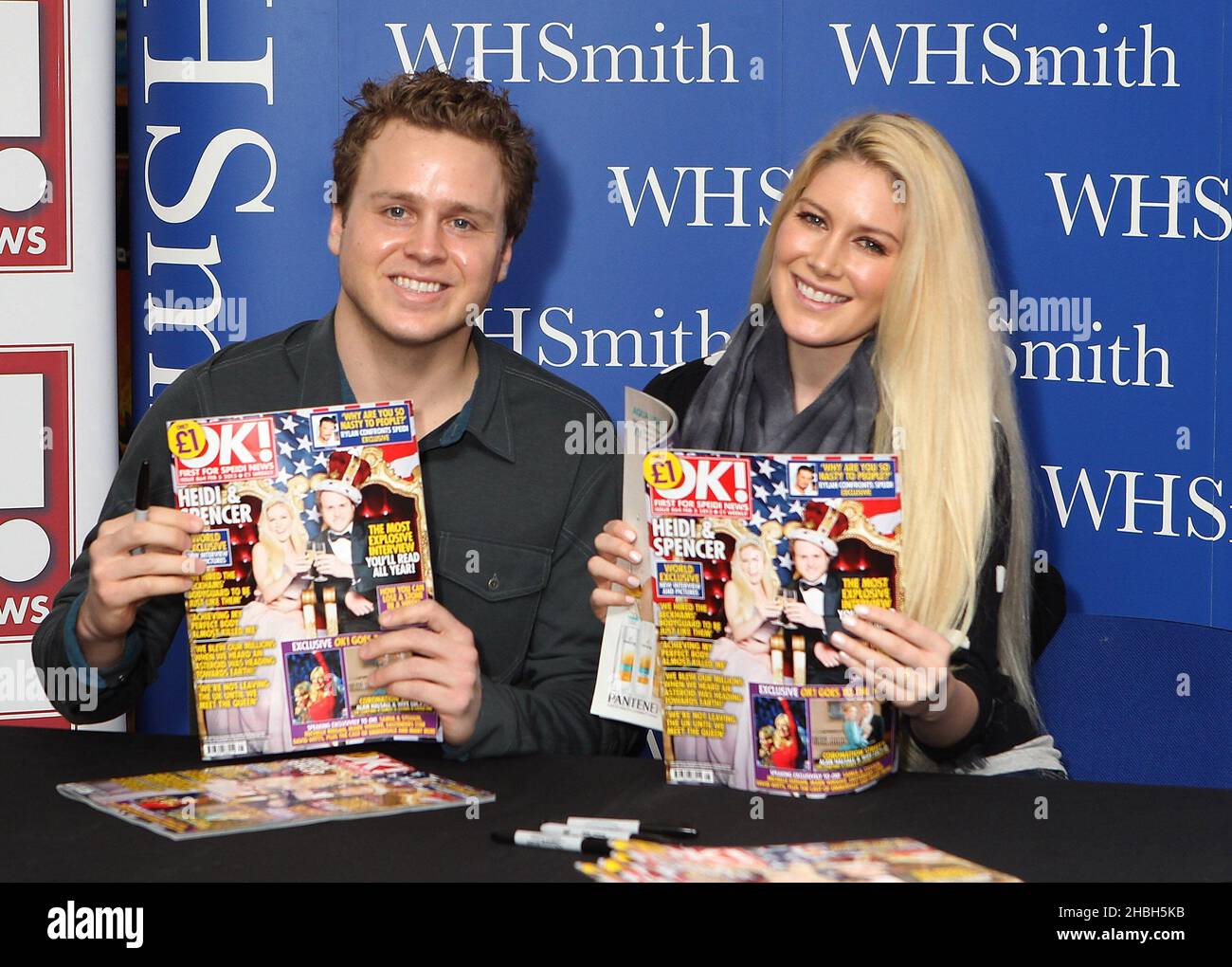 Heidi Montag und Spencer Pratt unterzeichnen Kopien des OK Magazine im WHSmith, im Brent Cross Shopping Centre in London. Stockfoto