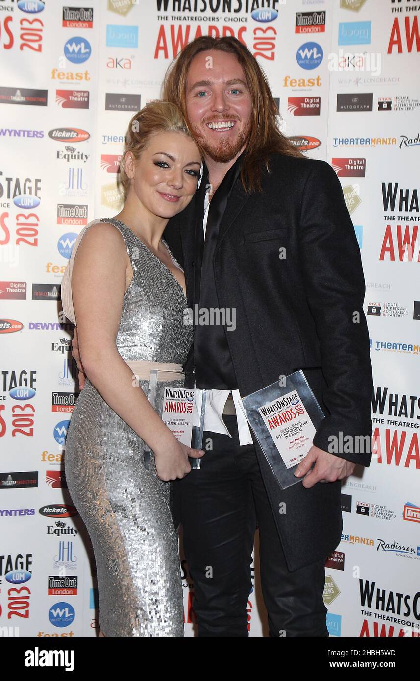 Gewinner der besten Schauspielerin Sheridan Smith und Gewinner des besten Nebendarstellers Tim Minchin backstage bei den Whatsonstage Awards im Palace Theatre in London. Stockfoto