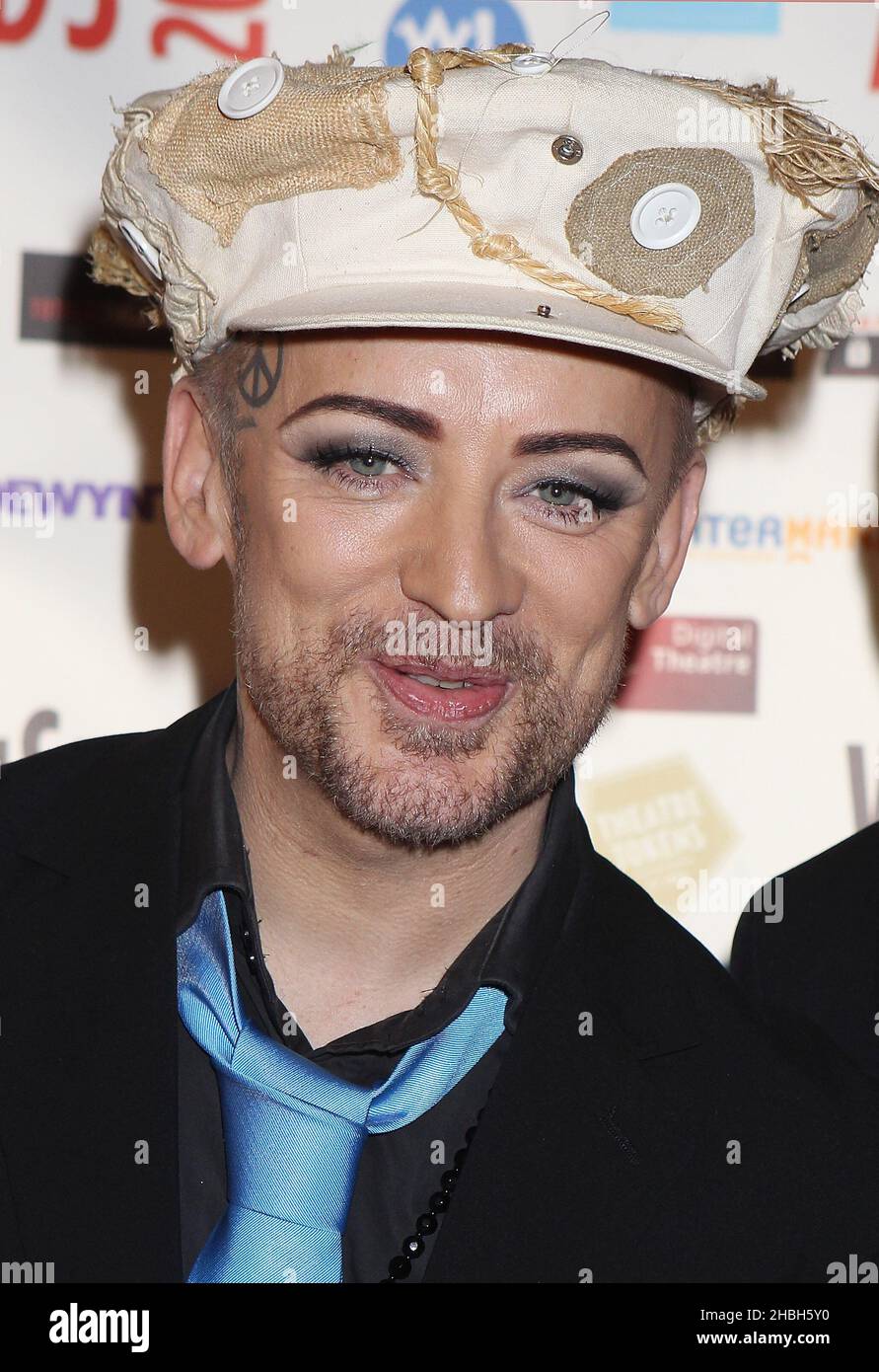 Boy George, Gewinner der Best Off West End-Produktion, backstage bei den Whatsonstage Awards im Palace Theatre in London. Stockfoto