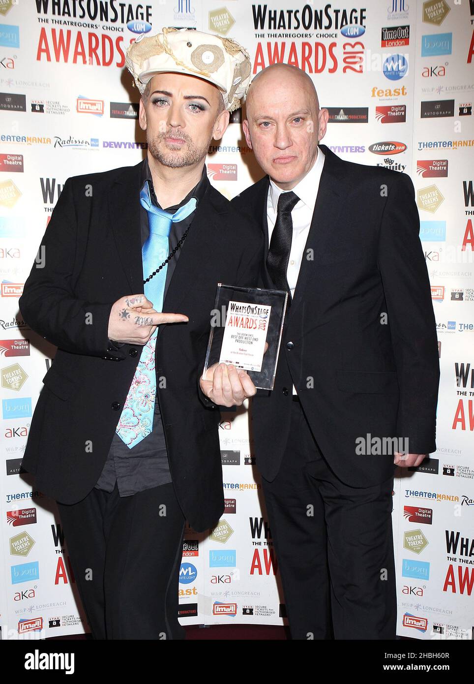 Boy George gewinnt den Preis für die beste Off-West-End-Produktion mit Mark Davis Markham bei den Whatsonstage Awards im Palace Theatre in London. Stockfoto