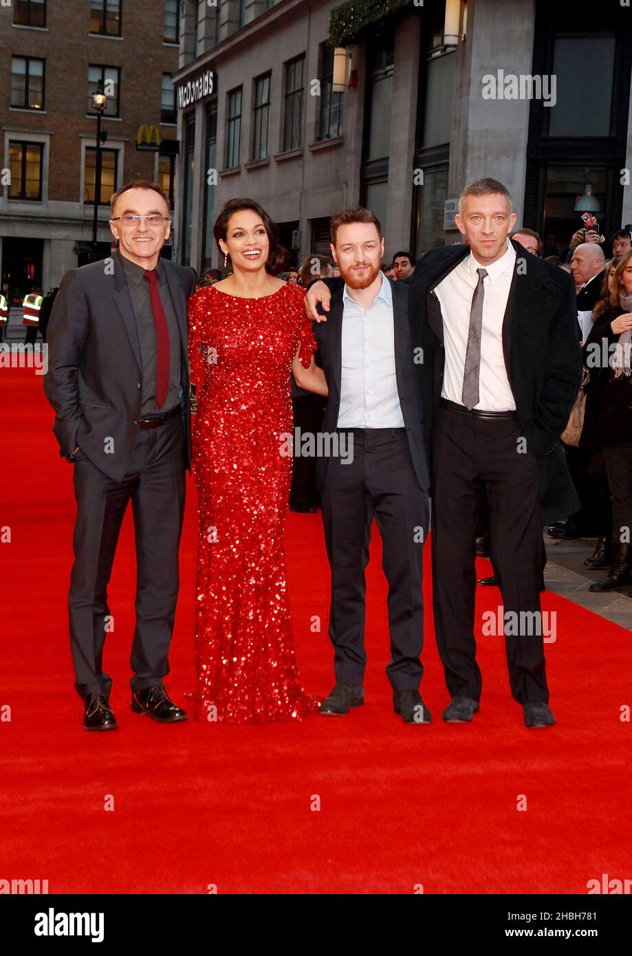 (L-R) Danny Boyle, Rosario Dawson, James McAvoy und Vincent Cassel nehmen an der Trance-Weltpremiere im Odeon am Leicester Square, London, Teil. Stockfoto