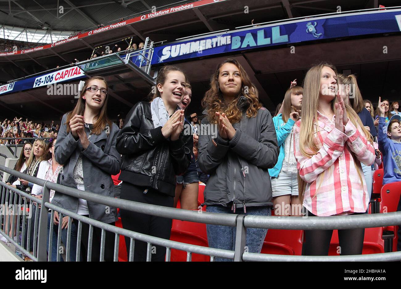 Allgemeine Ansicht der Fans beim Summertime Ball von Capital FM im Wembley Stadium, London. Stockfoto