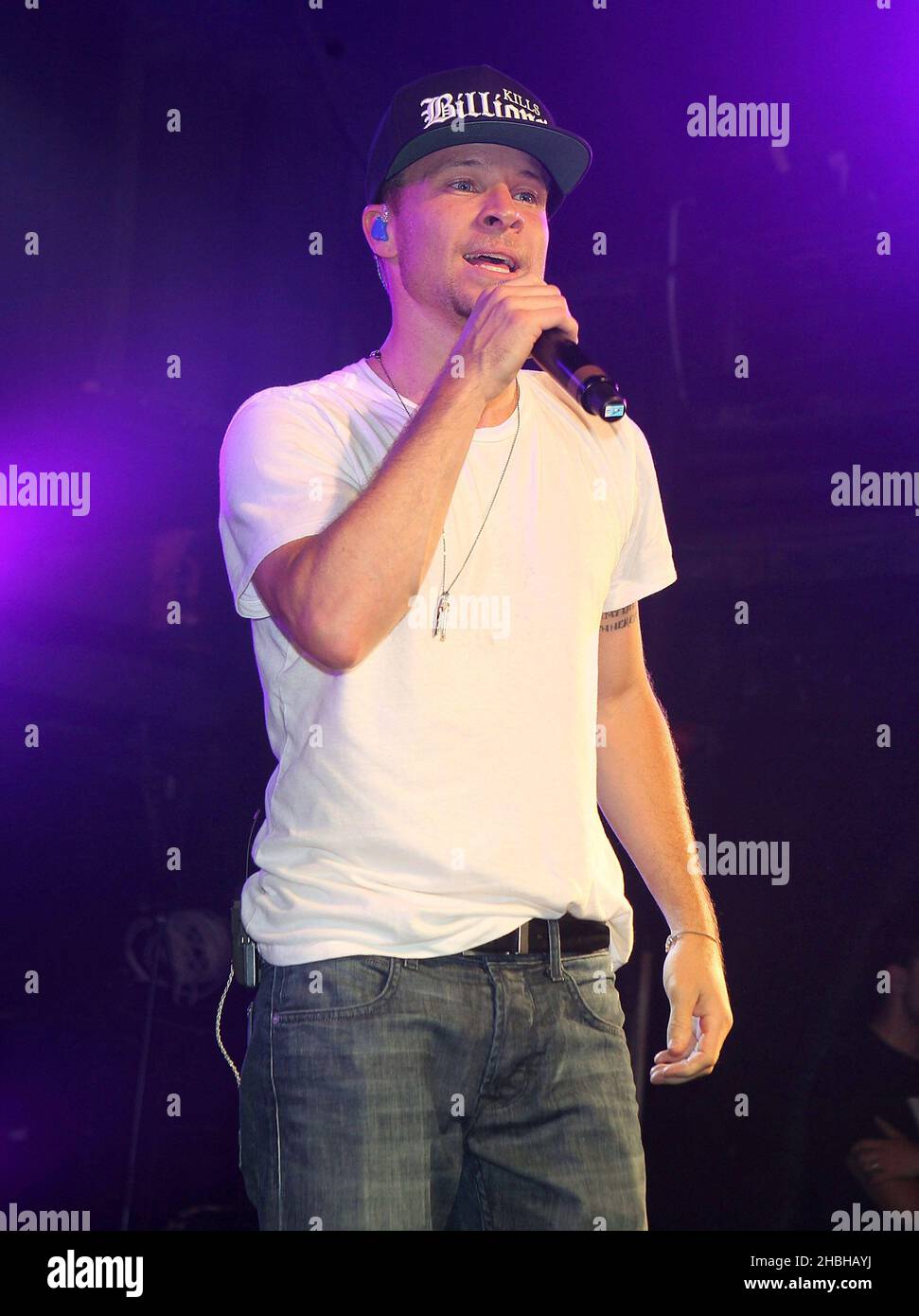 Brian Littrell von den Backstreet Boys tritt auf der Bühne des G-A-Y Heaven in London auf. Stockfoto