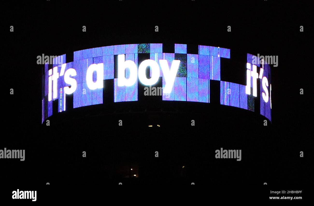 Post Office Tower feiert die königliche Geburt mit IT's a Boy Sign in London. Stockfoto