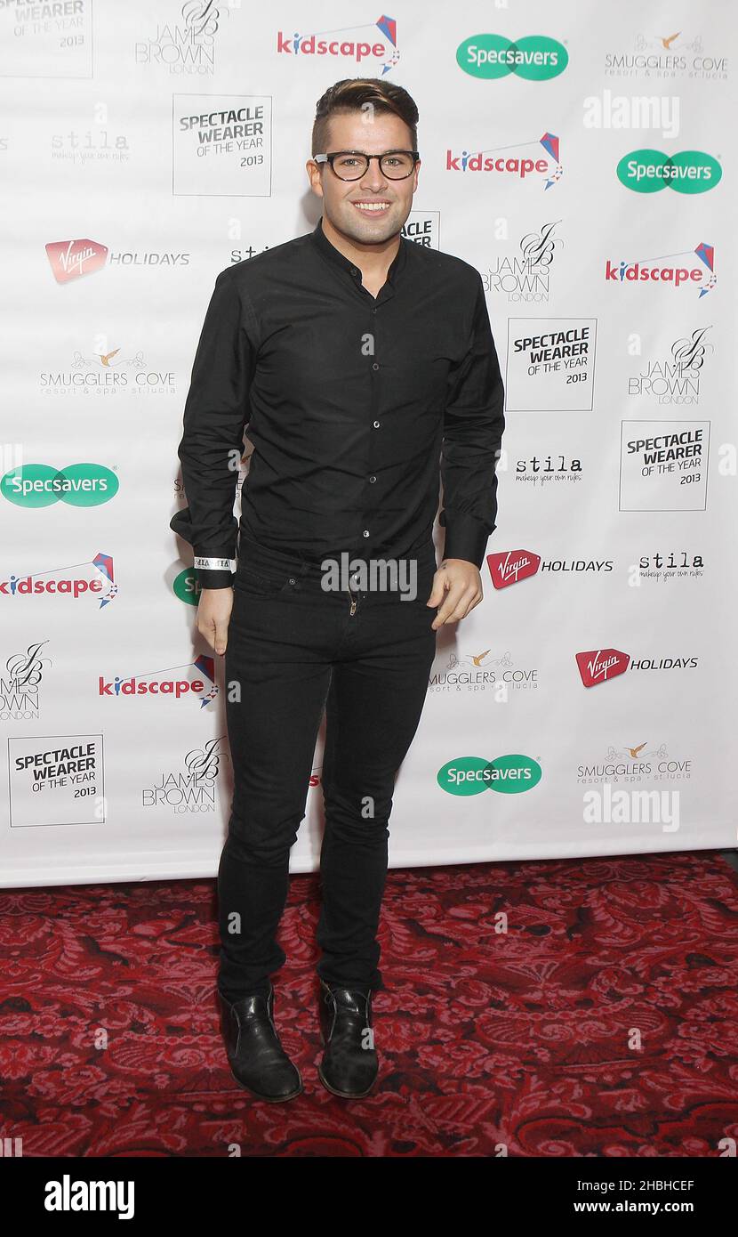 Jo McElderry trifft am Royal Opera House in Zentral-London den Brillenträger des Jahres ein. Stockfoto