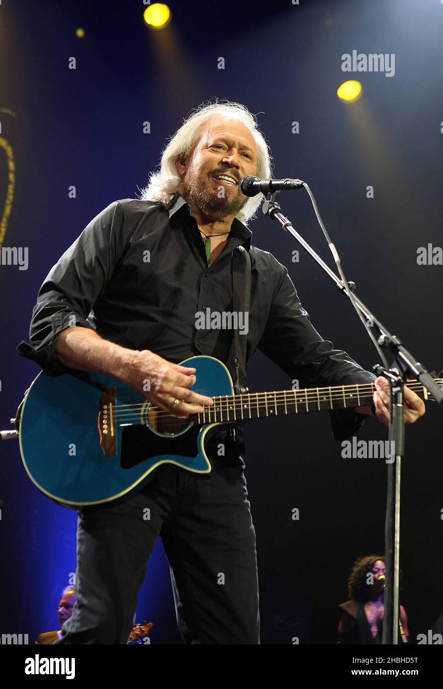 Barry Gibb bei einem Konzert in der O2 Arena, London. Stockfoto