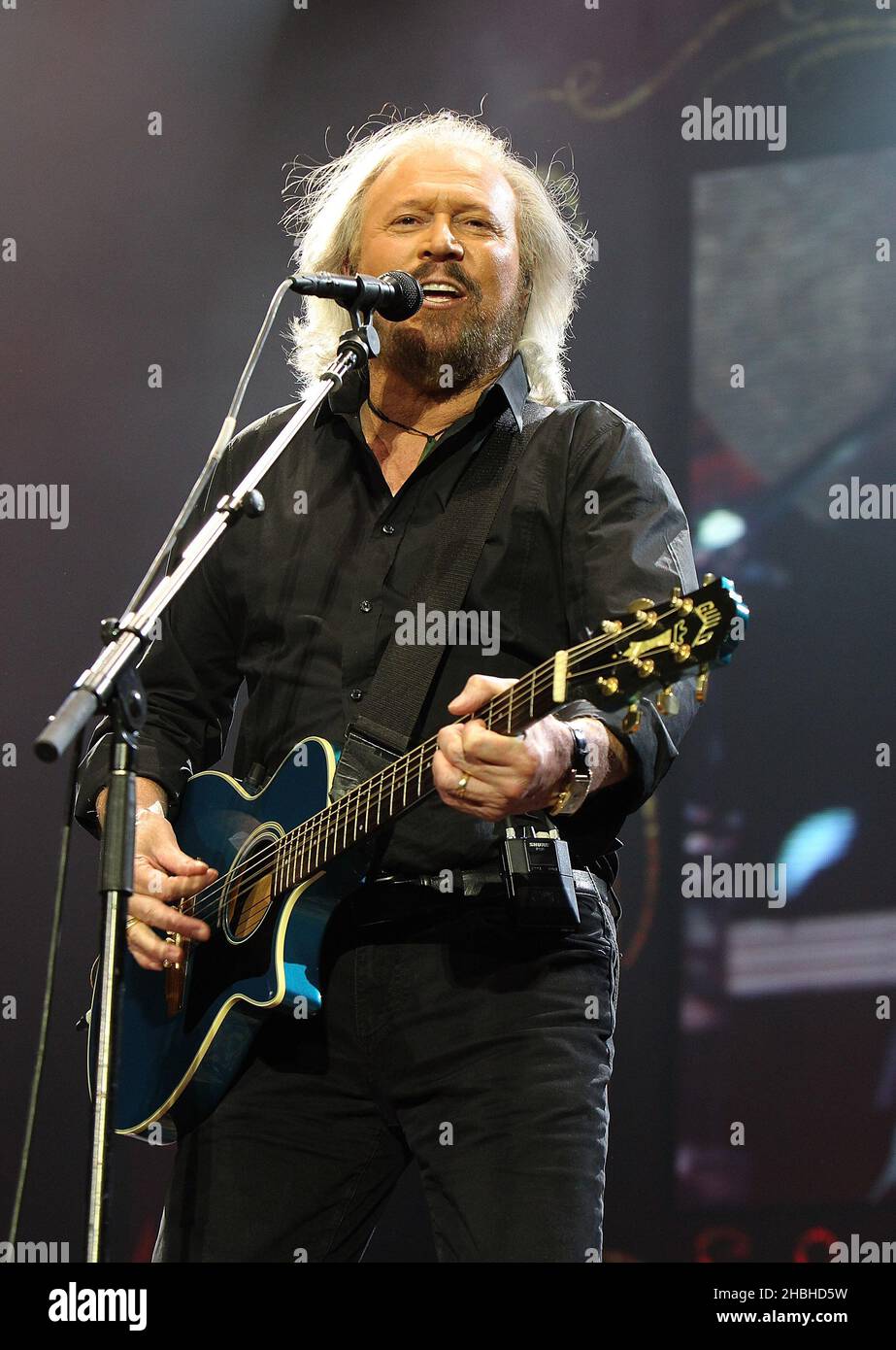 Barry Gibb bei einem Konzert in der O2 Arena, London. Stockfoto