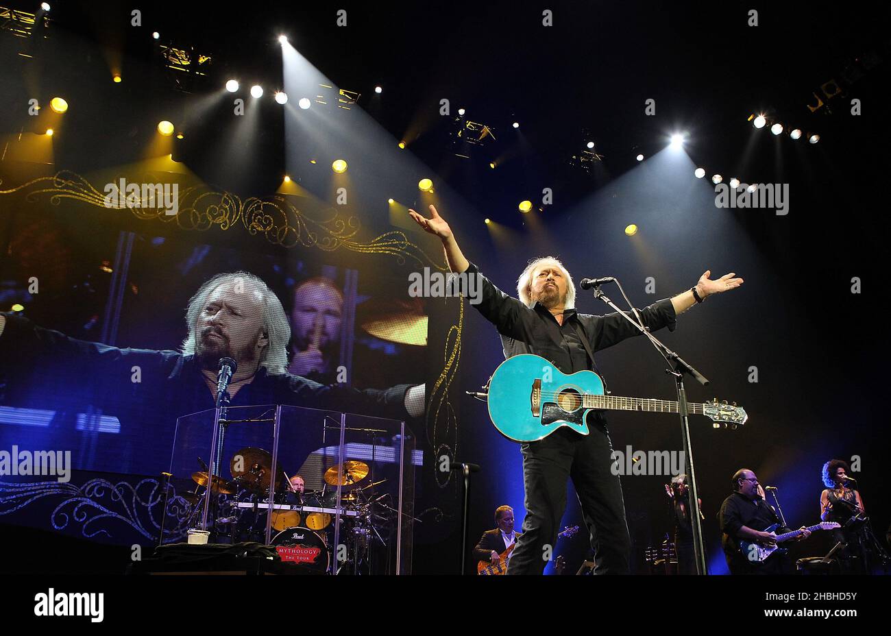 Barry Gibb bei einem Konzert in der O2 Arena, London. Stockfoto