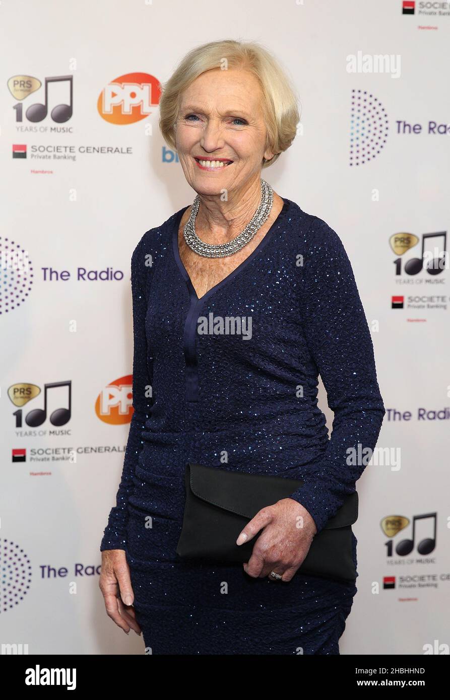 Mary Berry nimmt an den Radio Academy Awards im Grosvenor House Hotel in London Teil. Stockfoto
