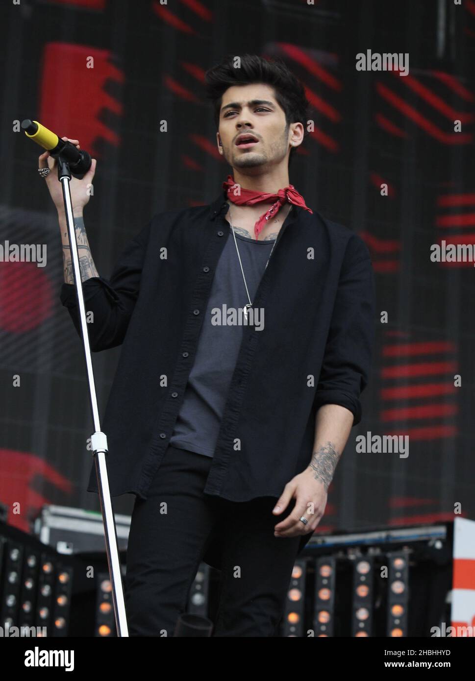 Zayn Malik von One Direction tritt während des BBC Radio 1 Big Weekend Festivals in Glasgow, Schottland, auf der Bühne auf. Stockfoto
