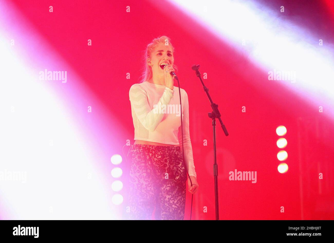 Hannah Reid von London Grammar spielt auf der Bühne während des BBC Radio 1 Big Weekend Festivals auf Glasgow Green in Glasgow, Schottland. Stockfoto