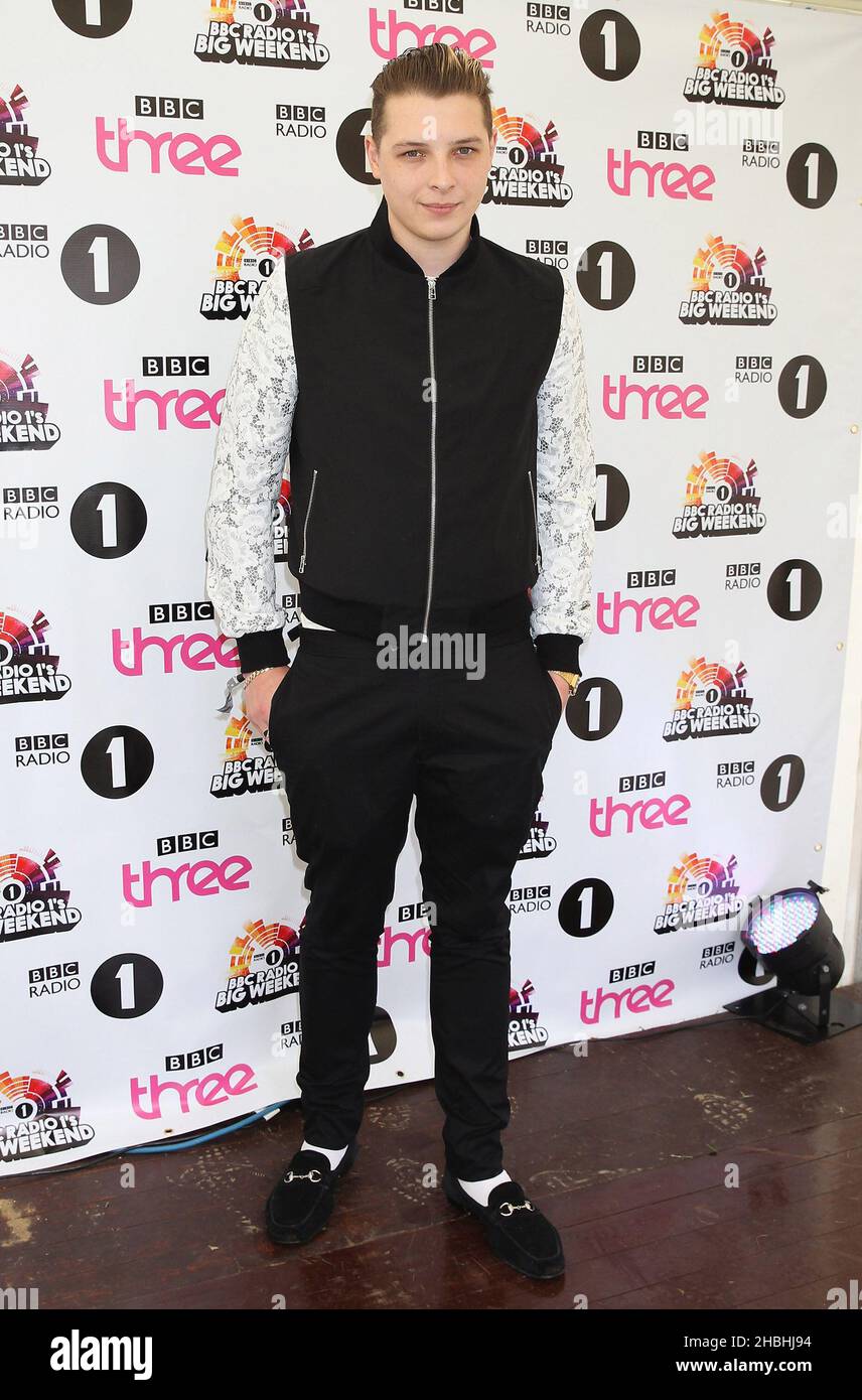 John Newman posiert backstage während des BBC Radio 1 Big Weekend Festivals auf Glasgow Green in Glasgow, Schottland. Stockfoto